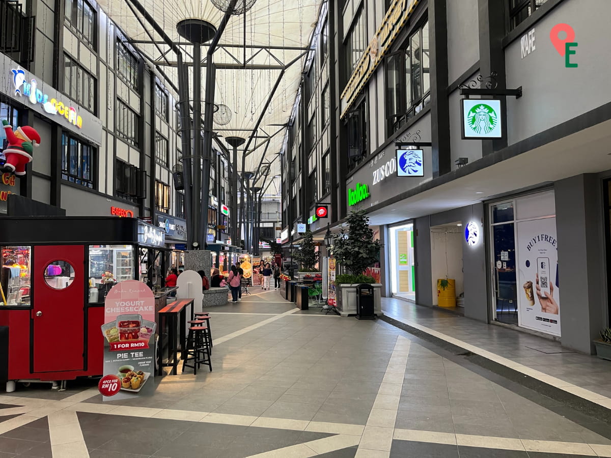 Main Hall In Cameron Centrum